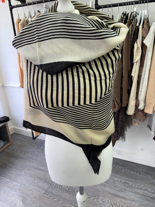 Black and cream print Scarf