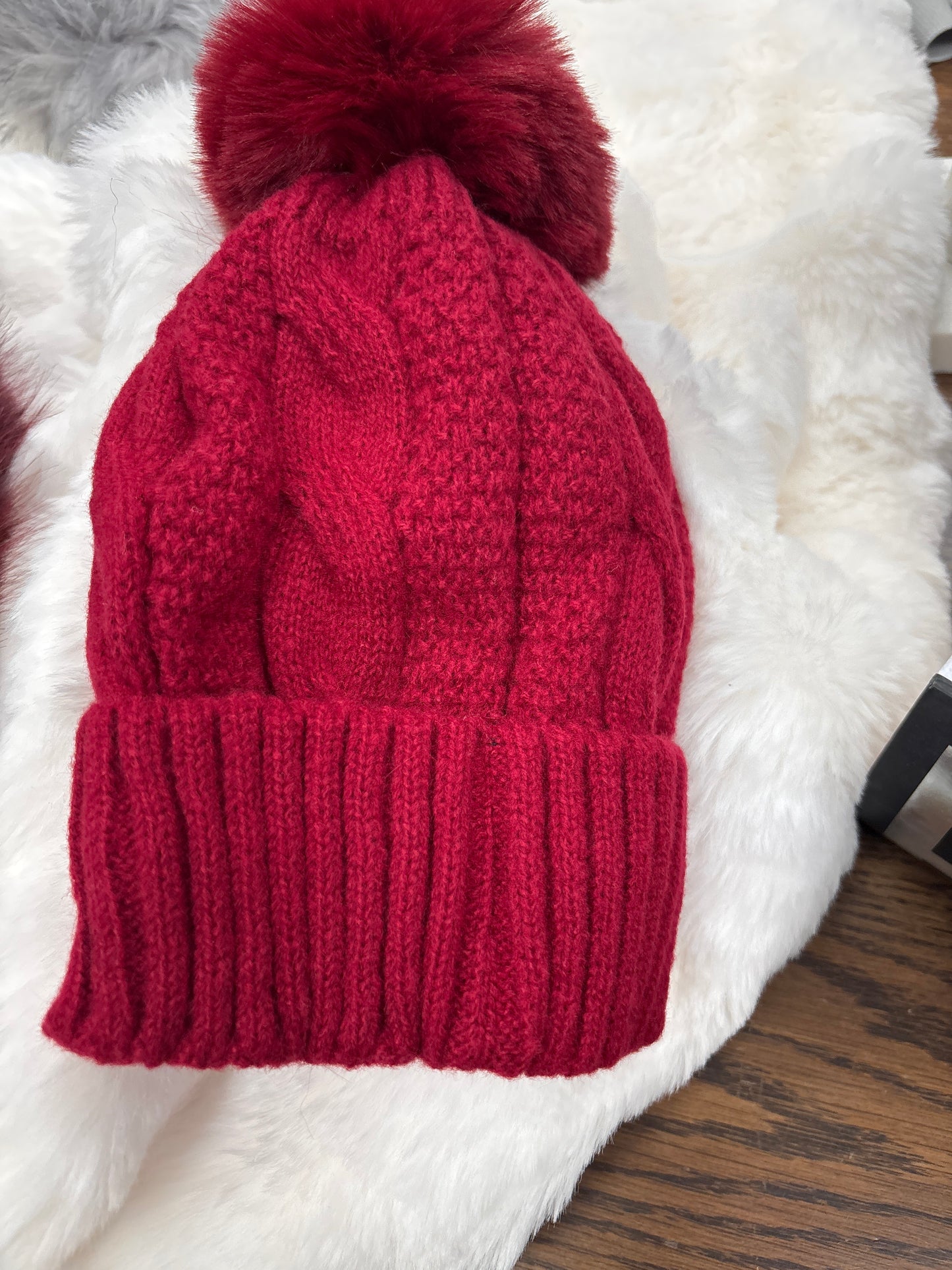 Wine cable woollen bobble hat