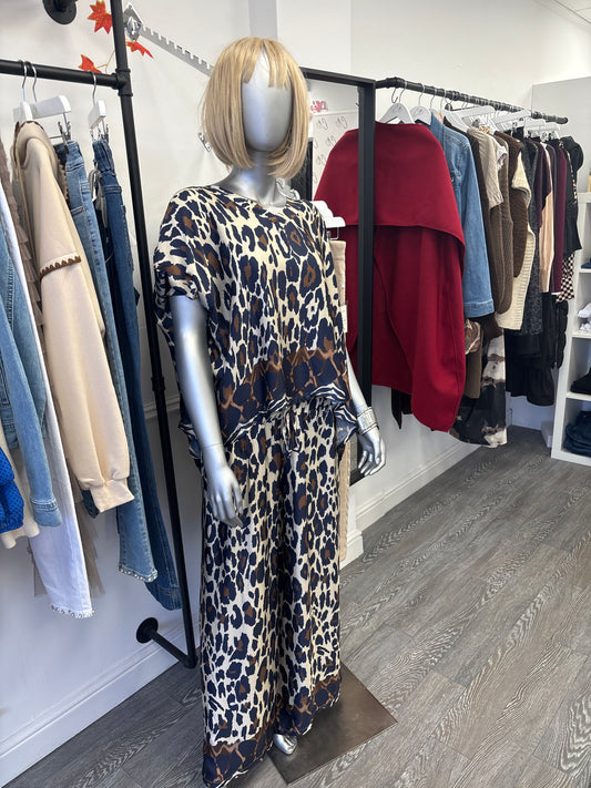 Leopard lounge suit